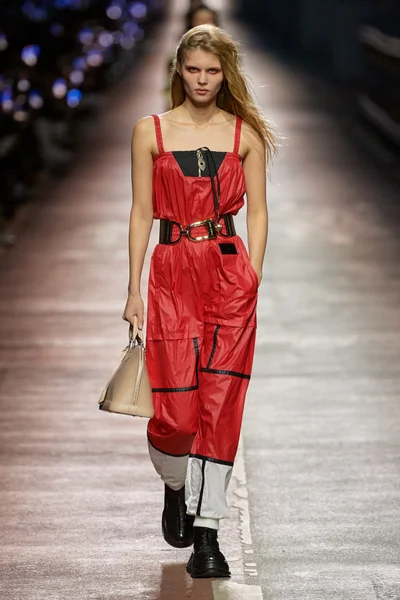 Look 3